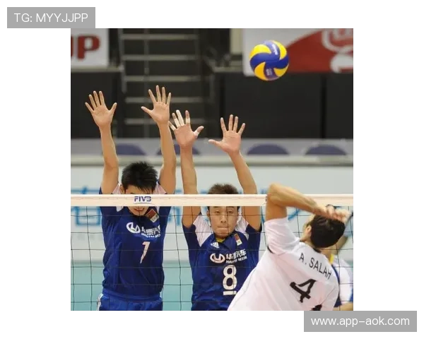 波兰男排超级联赛卢布林客场作战,凭借稳健接发球和有效拦网反击取胜 波兰男排超级联赛卢布林客场作战,凭借稳健接发球和有效拦网反击取胜