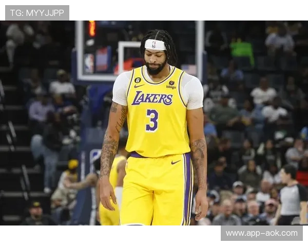 安东尼-戴维斯可能接受左手韧带手术,将缺席数月比赛 安东尼-戴维斯可能接受左手韧带手术,将缺席数月比赛