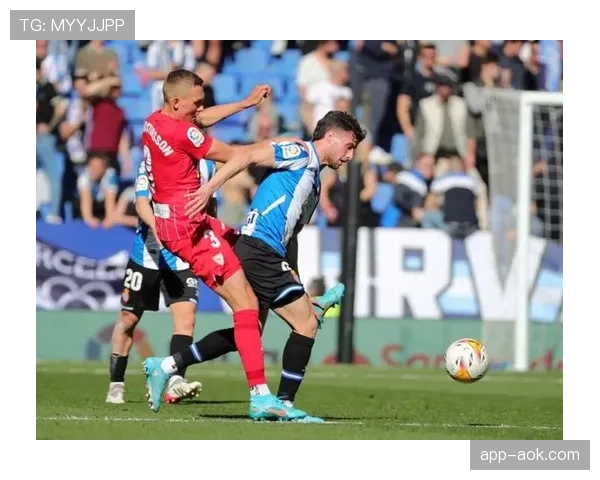 门线悬案!西甲塞维利亚对阵比利亚雷亚尔,皮球是否整体过线引争议